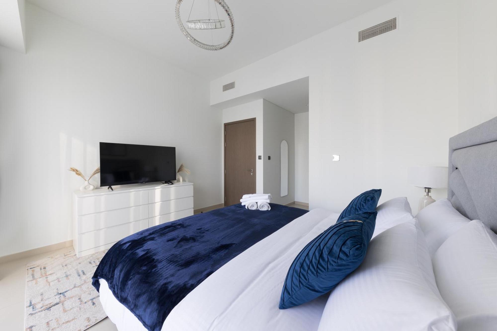 Spacious 3br Maids Burj Khalifa View Apartment Dubai